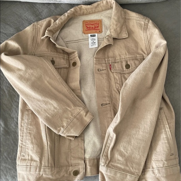 Levi's Jackets & Blazers - Levi’s Jean jacket